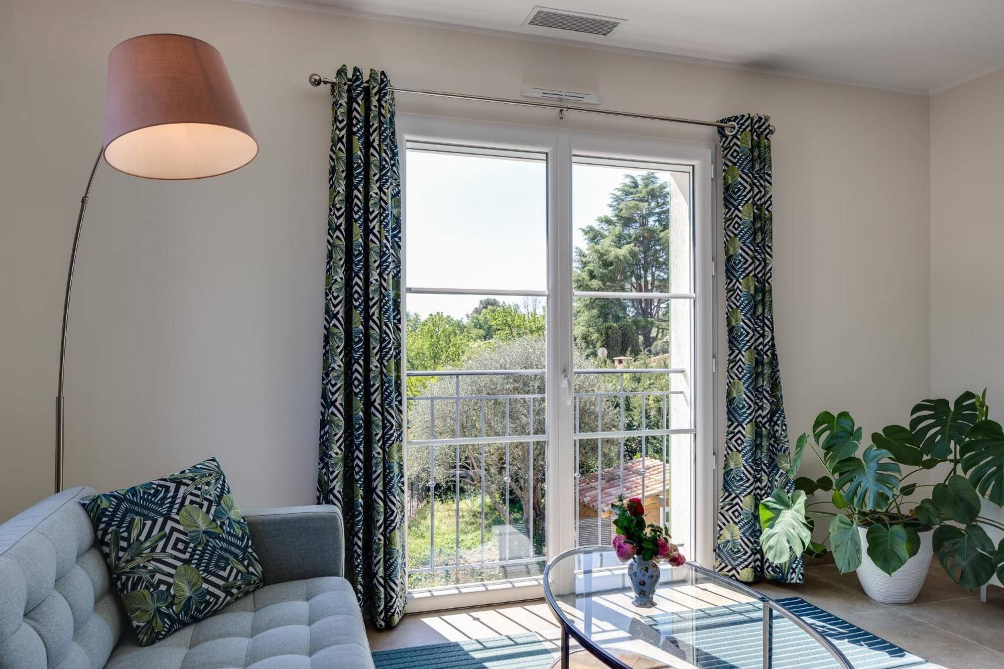 Luxurious And Spacious Apartment In The Heart Of The Cote D'Azur Roquefort-les-Pins Exterior photo