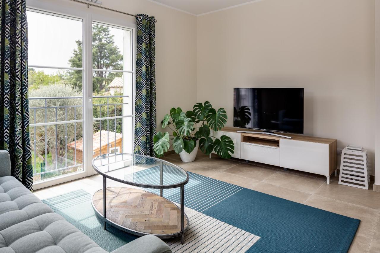 Luxurious And Spacious Apartment In The Heart Of The Cote D'Azur Roquefort-les-Pins Exterior photo