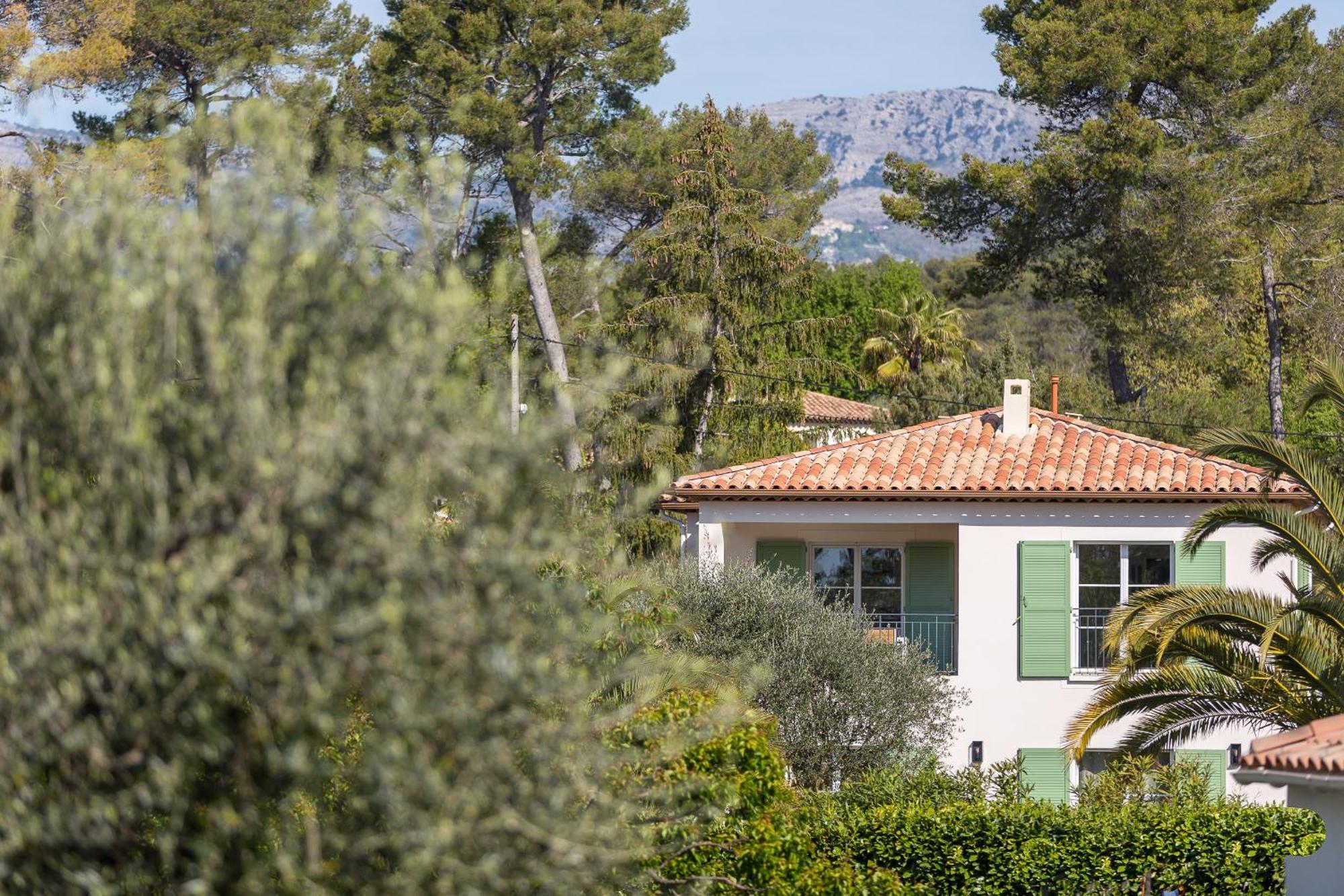 Luxurious And Spacious Apartment In The Heart Of The Cote D'Azur Roquefort-les-Pins Exterior photo